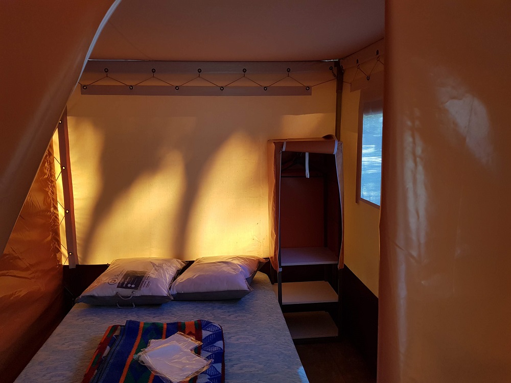 Slaapkamer met dubbelbed