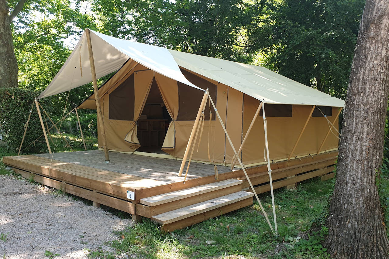 Terras met luifel