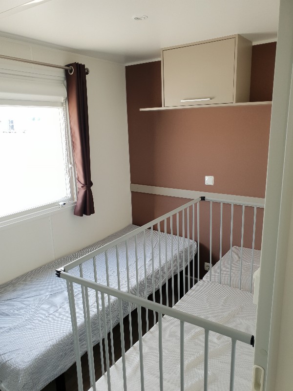 Slaapkamer met 2 enkelbedden